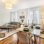 Am Bauhausmuseum Apartament