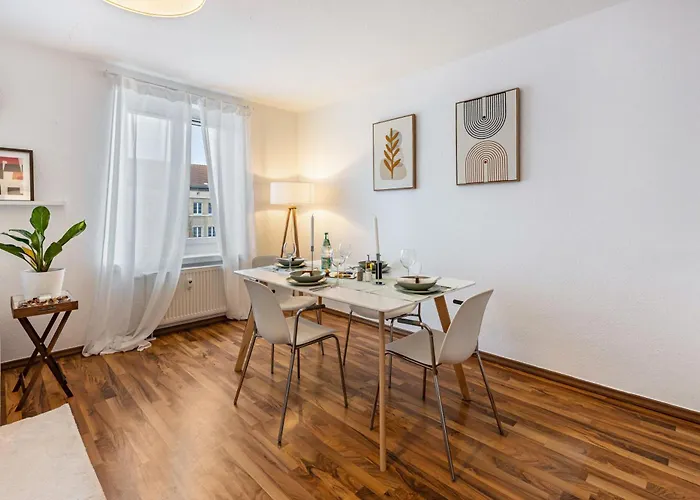 Am Bauhausmuseum Dessau-Rosslau